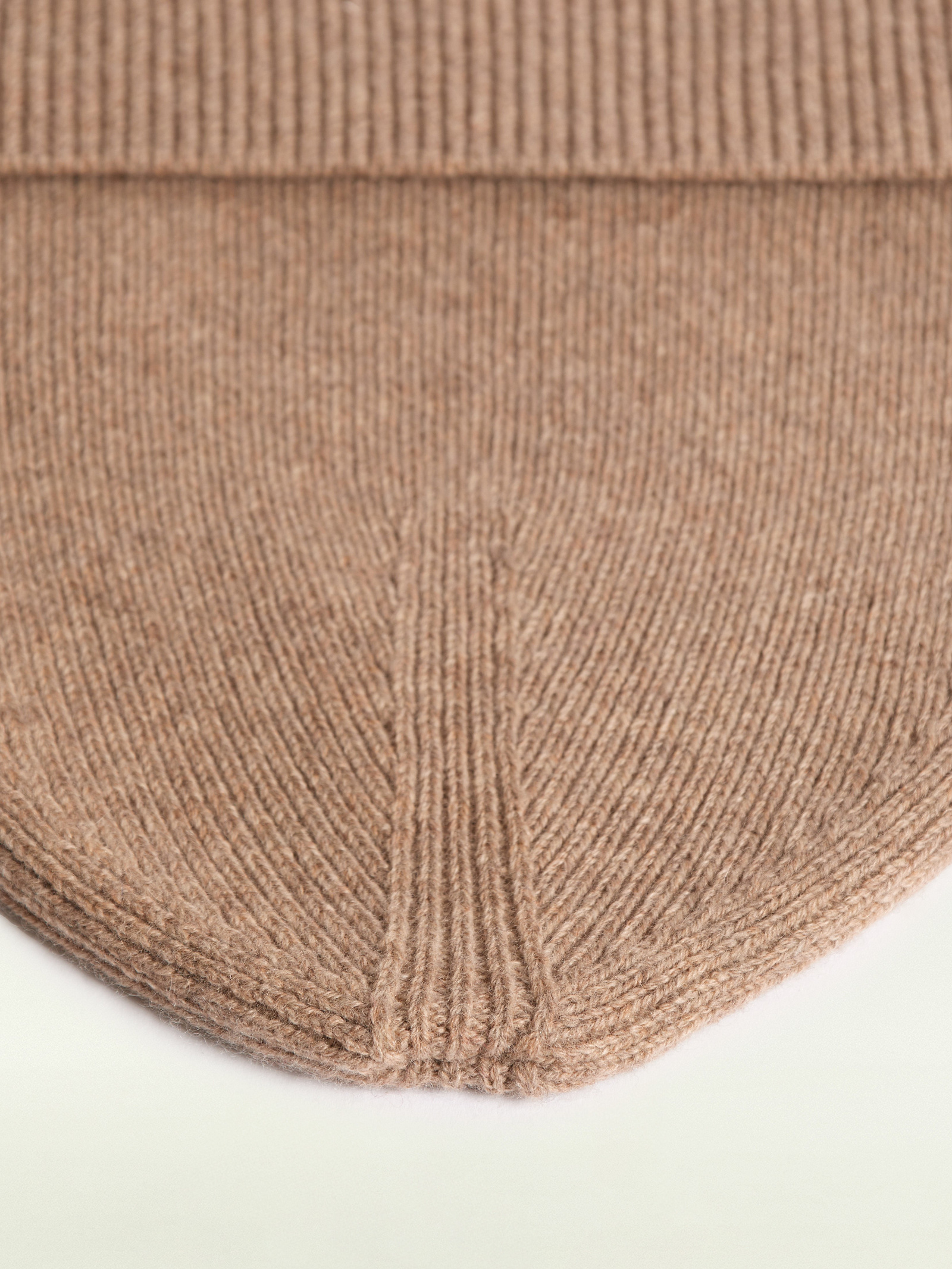 Шапка из шерсти и кашемира